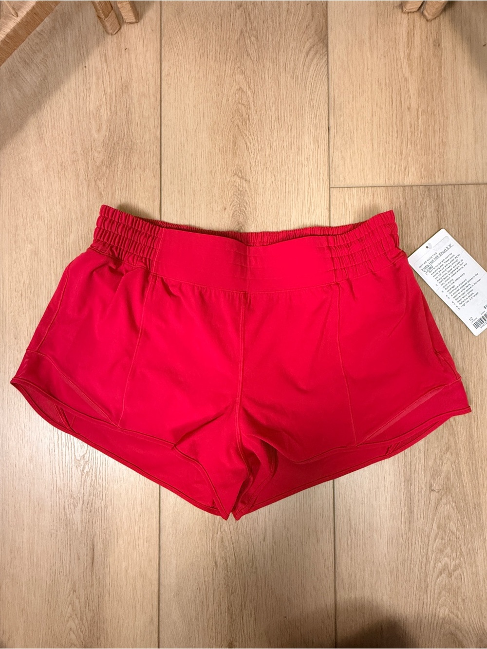 #124 NWT Lululemon Hotty Hot 2.5” Shorts Mulberry Spark Size 12